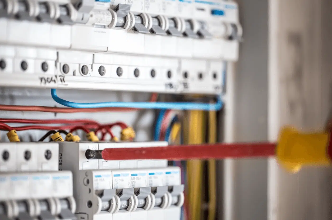 Al momento stai visualizzando Impianti elettrici